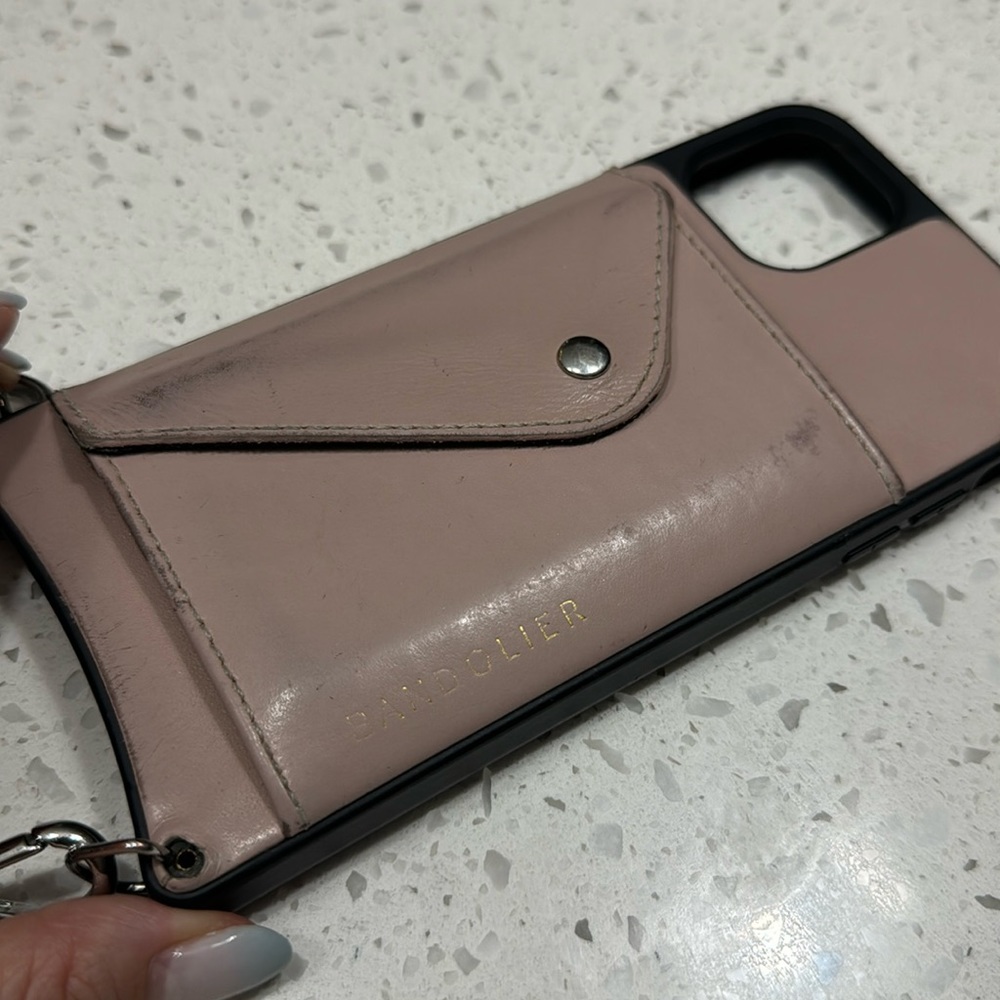 Hailey Side Slot Vegan Leather Crossbody Bandolier Mauve/Silver
iPhone 11ProMax